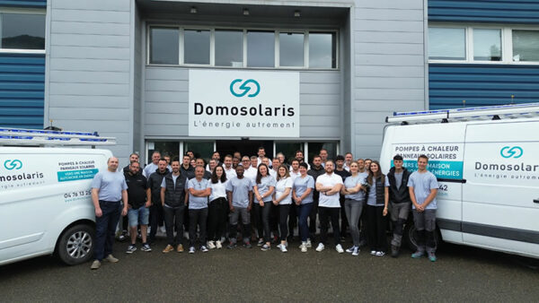 Équipe complète Domosolaris Grenoble installateur pompe a chaleur isère installateur photovoltaique isère