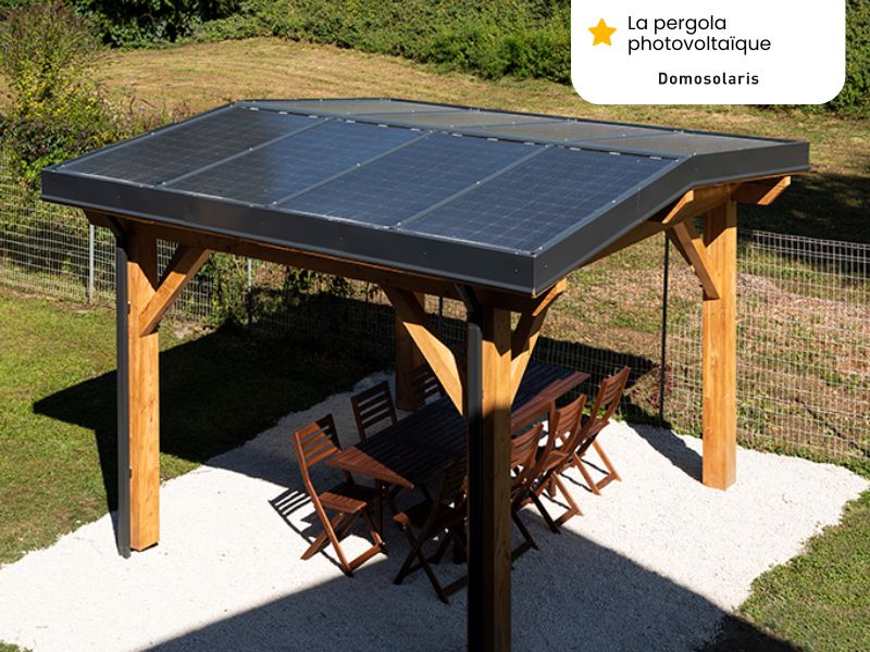 Une pergola bois transformée en pergola photovoltaïque grâce à Domosolaris.