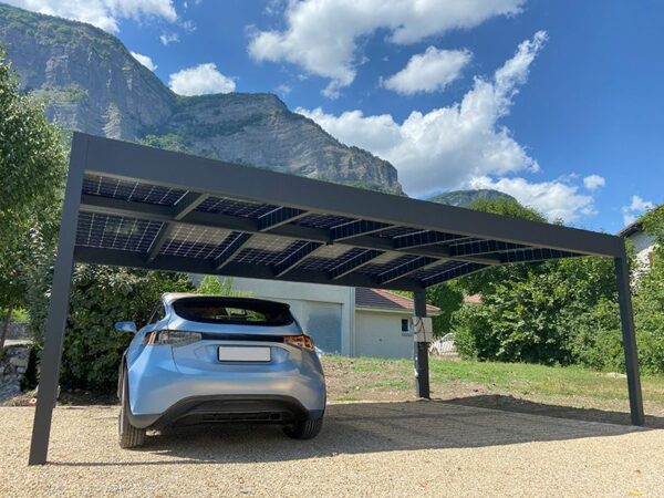 Transformer sa pergola photovoltaique en carport solaire, c'est possible avec Domosolaris.